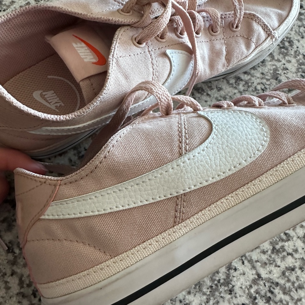 Pink NIKE 9.5